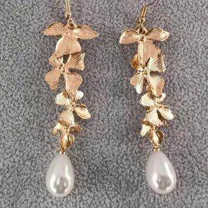 FASCINATING DRIPPING VINE OF GOLDEN FLOWERS WITH TEARDROP FAUX PEARL EARRINGS 30